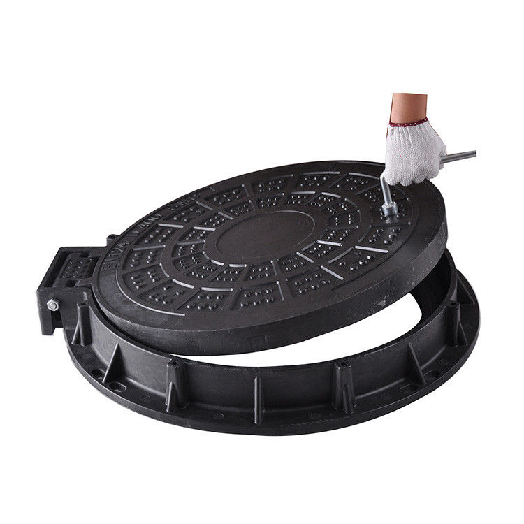 Сделать замок на канализационный люк - фото