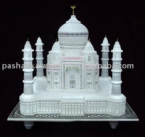 Objet d'art artisanal en marbre du Taj Mahal - Product Image 1