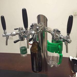 Bottiglia in pet di riempimento birra alla spina dispositivo utilizzato per bespense veloce di versamento di birra da barilotto in punti vendita al dettaglio - Product Image 2