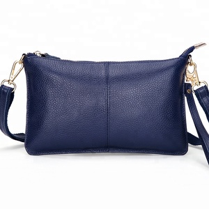 Borsa a Mano da <span class=keywords><strong>Donna</strong></span> in Vera Pelle Monocolore 2026, <span class=keywords><strong>Pochette</strong></span> Piccola a Tracolla - Product Image 2
