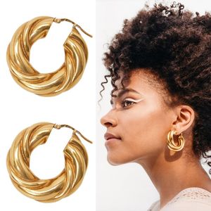 Boucles d'oreilles créoles grandes et simples pour femmes et filles, style bohème, torsadées brésiliennes, en laiton plaqué IP - Product Image 2