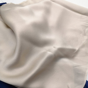 <span class=keywords><strong>Couleur</strong></span> personnalisée femmes robe soie mikado <span class=keywords><strong>blanc</strong></span> naturel en soie <span class=keywords><strong>satin</strong></span> 22mm - Product Image 1