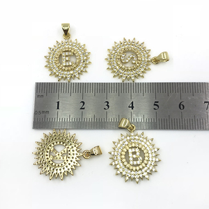 2025 Nueva joyería de moda dijes chapados en oro collar con colgante de letra del alfabeto pavimentado de circón transparente - Product Image 5