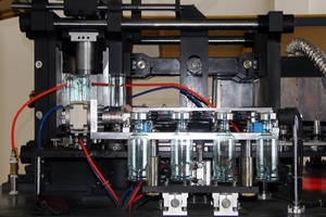 Máquina Sopladora Automática de Botellas de PP/PET <span class=keywords><strong>Sowell</strong></span> ECO-4L con PLC Mitsubishi y Cilindro Rotatorio SMC - Product Image 6