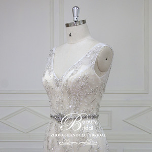 Nouvelle conception décolleté en V broderie diamant perlé <span class=keywords><strong>robe</strong></span> de mariée sirène avec une <span class=keywords><strong>belle</strong></span> ligne de perles brillantes - Product Image 4