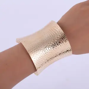 Fabrik Preis Übertrieben Metall Armreifen Gehämmert Manschette Armband Für Partei