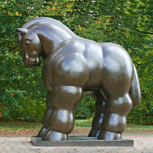 Moulage de la célèbre sculpture de cheval en bronze de roland botero - Product Image 5
