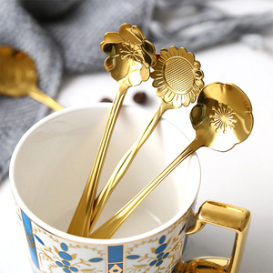 Meilleurs cadeaux Cuillère à thé et à café <span class=keywords><strong>en</strong></span> acier inoxydable <span class=keywords><strong>argent</strong></span>é or rose Vintage Fleur Cuillère à thé mignonne Petite cuillère à dessert Mini <span class=keywords><strong>cuillères</strong></span> pour le café - Product Image 2