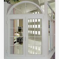 Fenêtre en PVC moderne avec design en arche et double vitrage insonorisé pour villa