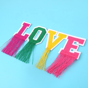 クールなデザインフェルトベースゲイラベルカスタマイズされたカラフルなフォント文字ロゴ刺繍タッセルプリンセスパッチ用アパレル - Product Image 1