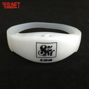 Sunjet โปรโมชั่นสินค้าโลโก้ที่กำหนดเองพรรคโปรดปรานเสียงเปิดใช้งานซิลิโคนสร้อยข้อมือ,คอนเสิร์ตเคลื่อนไหวเปิดใช้งานนำสายรัดข้อมือ