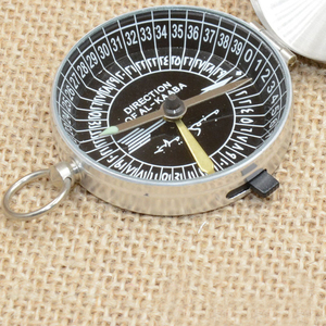 Boussole musulmane à rabat en acier inoxydable G45-1 format de poche avec instructions arabes claires pour la prière islamique et boîte cadeau incluse - Product Image 1