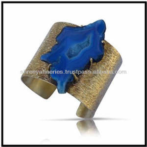 Brazalete de bisel de piedra martillada de latón Accesorio de moda - Product Image 2