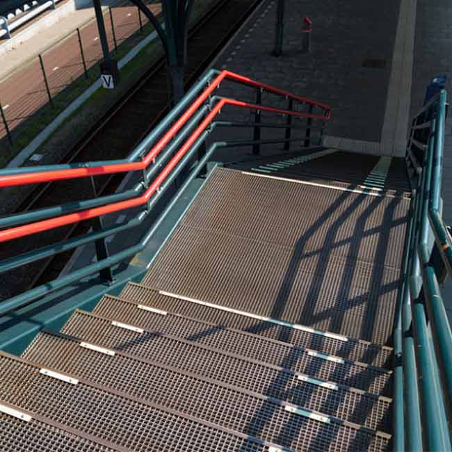ハンドメイド　階段　屋外可 STAIRS アルミ外部階段 | 製品情報 | 森田アルミ工業