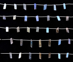 Labradorita Natural Diseño Forma Azul Flash Piedra Preciosa Pulida Suave Pequeñas Cuentas Briolette Fabricación de Joyería Hecha A Mano - Product Image 3