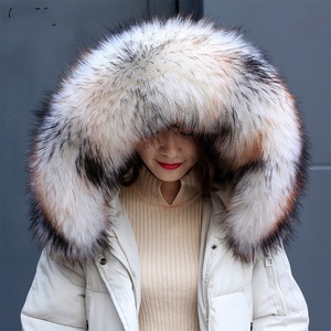 <span class=keywords><strong>Bufanda</strong></span> de lujo de invierno <span class=keywords><strong>con</strong></span> <span class=keywords><strong>capucha</strong></span> de piel de mapache y cuello desmontable, chal de poliéster para mayoristas - Product Image 1