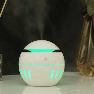 Mini humidificador USB para coche con efecto de iluminación hermoso, difusor de grano de madera de niebla fría con diseño sagrado - Product Image 3