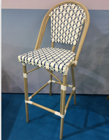 Tabouret de comptoir en rotin style bistrot français