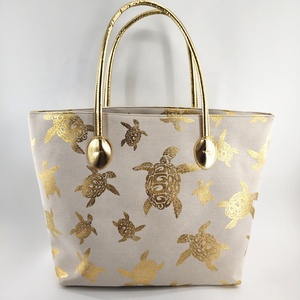 Borsa <span class=keywords><strong>da</strong></span> Spiaggia Grande in Tela con Motivo Tartaruga Marina Dorata e Manici in Corda, Vendita all'Ingrosso - Product Image 3
