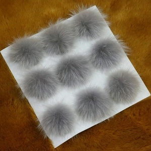 <span class=keywords><strong>Pompons</strong></span> en vraie fourrure de raton laveur 5-15cm, vente en gros, <span class=keywords><strong>pompons</strong></span> en peluche colorés avec fermeture à pression - Product Image 3