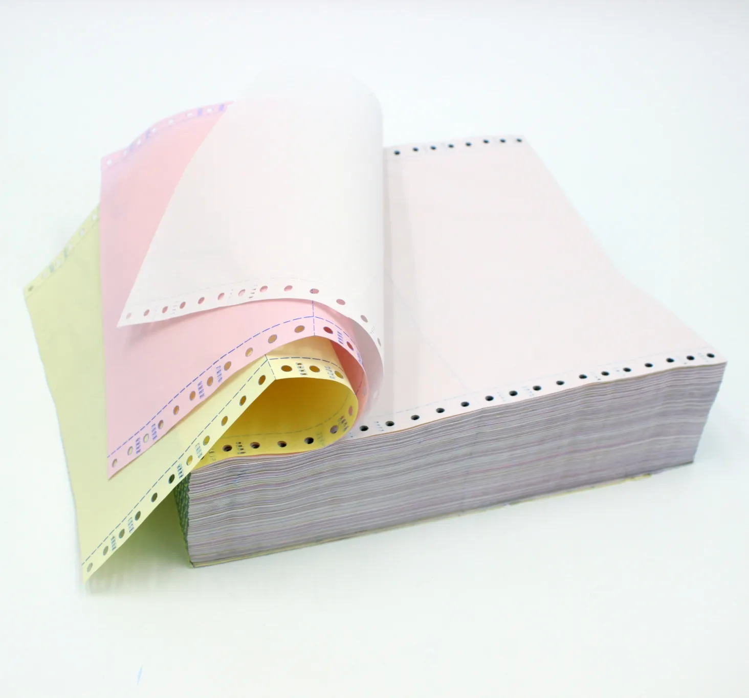 Пустой 241x280 мм 3-х слойная непрерывной cамокопирующая бумага для печати 3-х слойная копировальная компьютерные формы бумаги