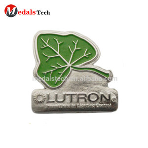 Znic material de aleación de metal verde hojas forma el nombre de <span class=keywords><strong>la</strong></span> empresa insignia con pin de seguridad - Product Image 1