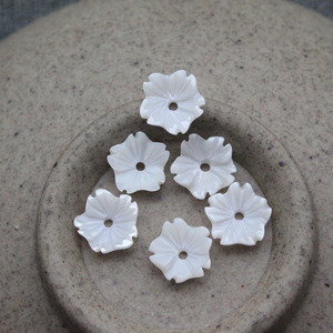 Conchiglia Naturale a Forma di Fiore Intagliata in Madreperla, 6MM, 6 Colori, Gemma Sfusa - Product Image 4