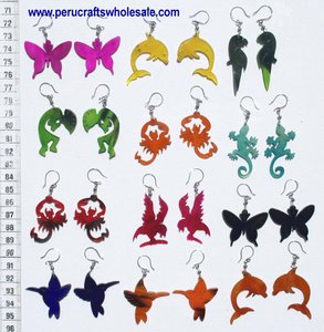 Pendientes de gota de estilo de cuerno de vaca peruano hechos a mano colores llamativos animales intrincadamente tallados joyería de moda al por mayor - Product Image 2