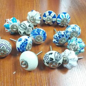 Alibaba chine fabricant coloré peint à la main ronde <span class=keywords><strong>porcelaine</strong></span> en céramique cabinet poignées <span class=keywords><strong>de</strong></span> <span class=keywords><strong>porte</strong></span> pour meubles - Product Image 4