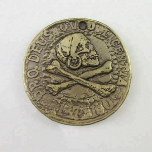 Colgante de Moneda <span class=keywords><strong>Doubloon</strong></span> con Calavera Pirata de Diseño Personalizado - Product Image 1