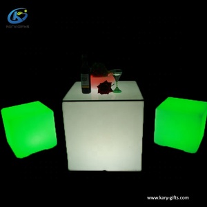 Il telecomando esterno di plastica impermeabile rgb di vendita calda accende il cubo di seduta della sedia principale
