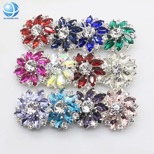 Bottoni di fiori di cristallo di moda personalizzati in fabbrica molti colori con retro piatto cuciti su bottoni di strass - Product Image 5