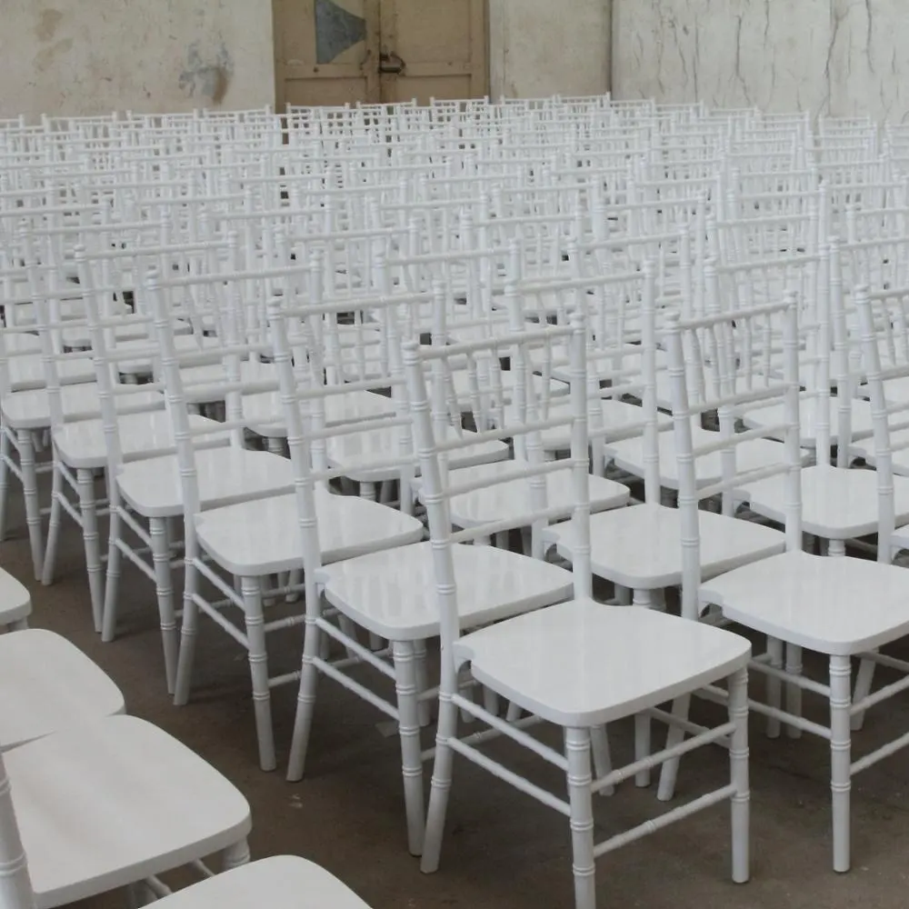 Fábrica al por mayor de alquiler de boda blanca de madera Tifany Chivari silla para alquiler de fiesta