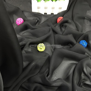 Vendita calda in <span class=keywords><strong>tessuto</strong></span> <span class=keywords><strong>chiffon</strong></span> <span class=keywords><strong>nero</strong></span> di seta morbido e liscio in poliestere per abito estivo - Product Image 6