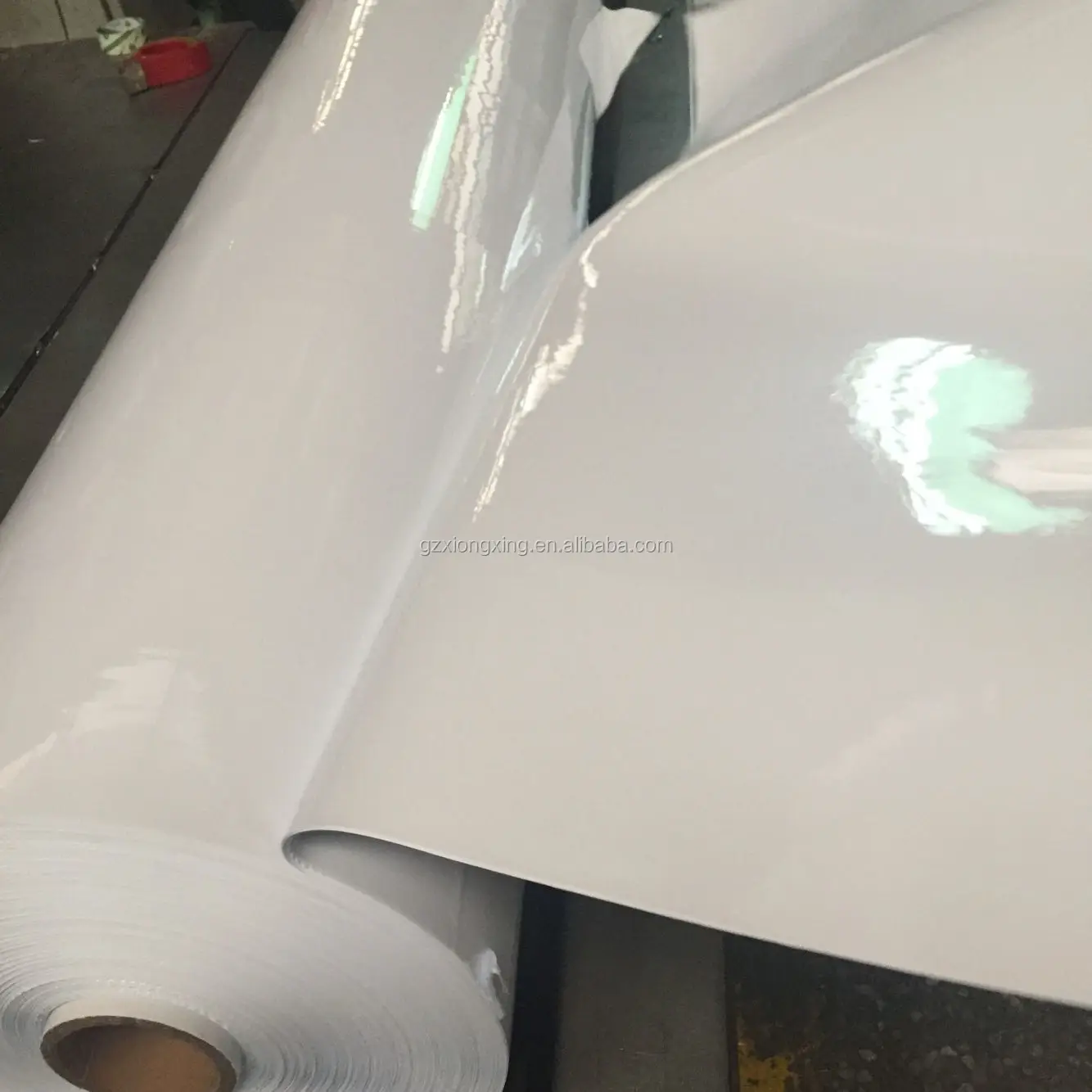 Bianco lucido pvc stampabile rotolo di vinile dell'involucro dell'automobile del vinile rotolo di trasporto dell'automobile del pvc della pellicola auto pellicola in pvc commercio all'ingrosso della fabbrica di Fabbricazione