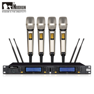 Micro Không Dây Cầm Tay UHF Bốn Kênh Micro Karaoke - Product Image 1