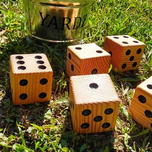 PERFECT Giant Wooden Yard Dice Of 3.5 zoll Stained Finish und Drilled Color Dots With Bucket