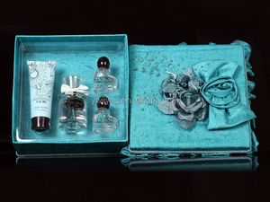 Élégant ensemble <span class=keywords><strong>de</strong></span> <span class=keywords><strong>parfum</strong></span> 90 ml <span class=keywords><strong>Eau</strong></span> <span class=keywords><strong>De</strong></span> <span class=keywords><strong>toilette</strong></span> et 80 ml lotion pour le corps - Product Image 1