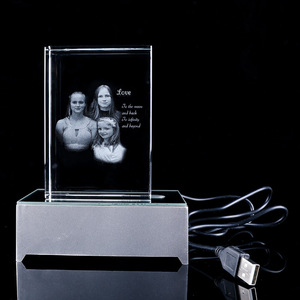 Cube en cristal gravé au laser 3D personnalisé pour les souvenirs de baptême des invités, cadeaux de retour - Product Image 6