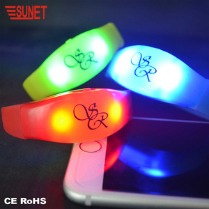 SUNJET Suministro para Fiesta de Año Nuevo Pulsera LED Personalizada que Brilla y Cambia en 6 Colores Activada por Sonido - Product Image 3