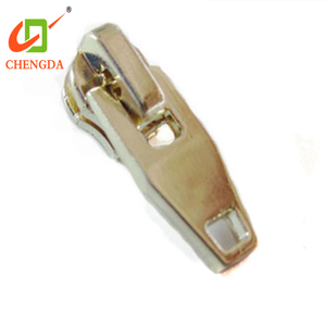 CHENGDA Bán Buôn Thiết Kế Quần Áo <span class=keywords><strong>Injection</strong></span> Molding Mạ <span class=keywords><strong>Zipper</strong></span> Runner Slider Puller - Product Image 5