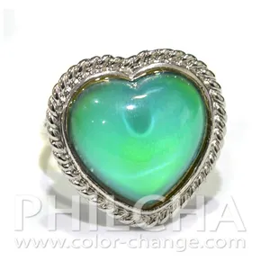 Anillo de piedra clásico con forma de corazón que cambia de Color