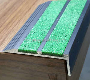 Profilo per Gradini in <span class=keywords><strong>Alluminio</strong></span> PVC con Inserto in Carburo di Silicio Nero Design Moderno - Product Image 1