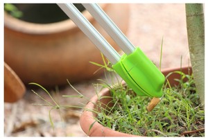 Pince à déchets magnétique à long manche en aluminium avec logo personnalisé pour jardin - Product Image 6