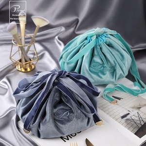 Fabrication En Gros Personnalisé <span class=keywords><strong>velours</strong></span> maquillage sac en satin cordon sac de faveur - Product Image 4