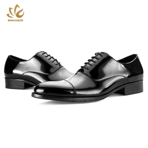 Nero lucido in pelle <span class=keywords><strong>elegante</strong></span> da <span class=keywords><strong>uomo</strong></span> scarpe da sposa scarpe da <span class=keywords><strong>uomo</strong></span> di alta qualità in vera pelle EVA scarpe invernali per gli uomini in gomma - Product Image 2