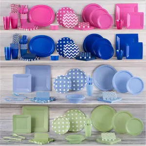 ¡Paquete de fiesta colorido! Incluye platos de cena coloridos, cubiertos, servilletas y tazas