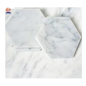 Altıgen beyaz mermer coaster veya trivet