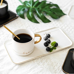 Vendita calda brunch manico in oro 250 ml latte caffè set di <span class=keywords><strong>tazze</strong></span> <span class=keywords><strong>da</strong></span> tè e piattini in ceramica - Product Image 2