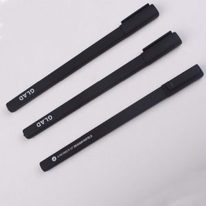 Pluma de metal negro de hotel barato promocional pelota cuadrada con tapa de goma de plástico pluma - Product Image 1